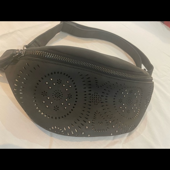 phany pack , woman’s purse - Picture 2 of 3